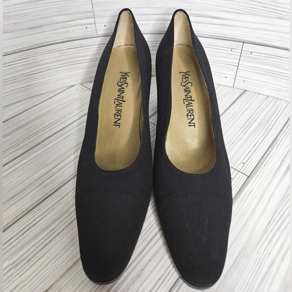 Yves Saint Laurent Vintage Peau de Sole Almond Toe Pumps in Matte Black Size 8 - Picture 2 of 9